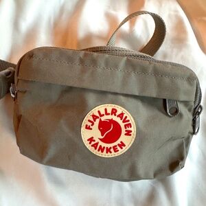 Fjallraven KÅNKEN HIP PACK in Fog